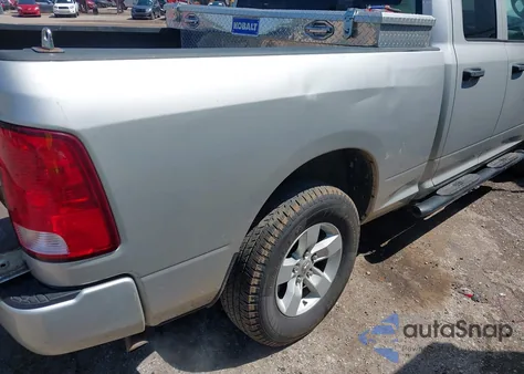 2017 Ram 1500 Express 4X4 6'4 Box из США, поврежденный, VIN 1C6RR7FG2HS673969